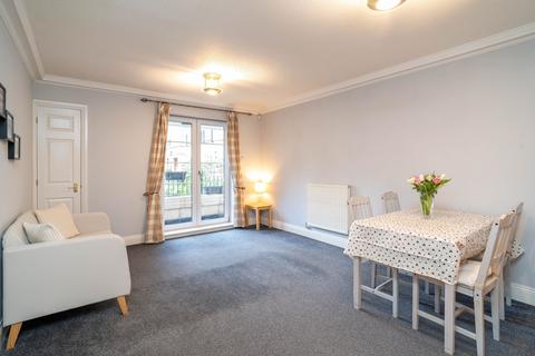8/3 Powderhall Brae, Edinburgh, EH7 4GE