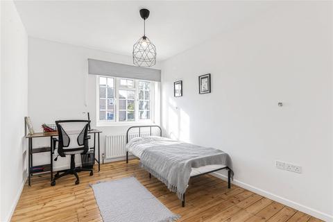 6 Lullingstone Crescent, Orpington, BR5 3EB