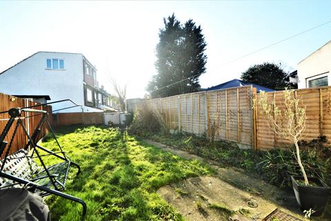 3 bedroom terraced house to rent, Richmond Road, Thornton Heath, CR7