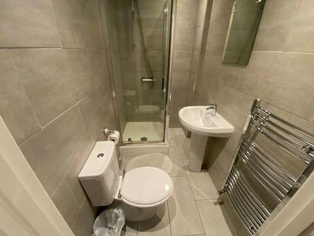 Room 2 Ensuite