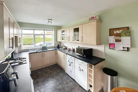 2 bedroom bungalow for sale, Burnham Close, Kingswinford