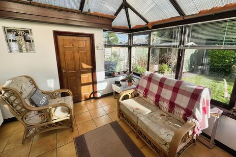 5 Burnham Close, Kingswinford, DY6 8LX