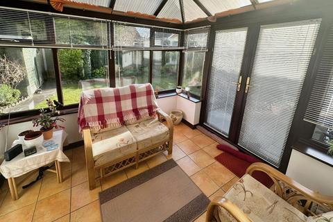 5 Burnham Close, Kingswinford, DY6 8LX