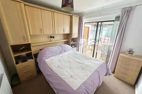 5 Burnham Close, Kingswinford, DY6 8LX