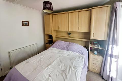 5 Burnham Close, Kingswinford, DY6 8LX