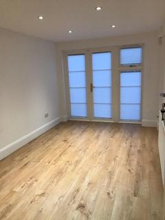 Studio to rent, London SW16