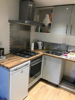 Studio to rent, London SW16