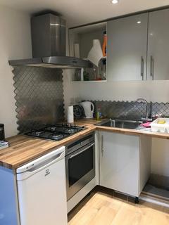 Studio to rent, London SW16