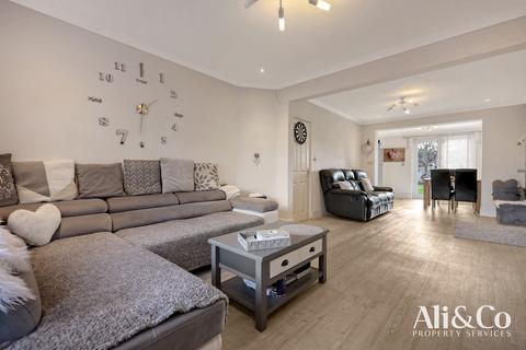 3 bedroom semi-detached house for sale, Lodge Lane, Grays