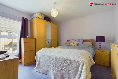 2 bedroom terraced house for sale, Hitchin Street, Bedfordshire SG18