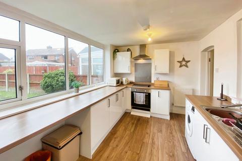 2 bedroom semi-detached house to rent, Chatsworth Road, Preston PR5