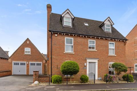 5 bedroom detached house to rent, Felstead Crescent, Essex CM24