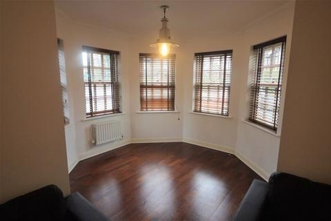 2 bedroom flat to rent, St Peter`s Street, St Albans