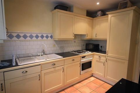 2 bedroom flat to rent, St Peter`s Street, St Albans