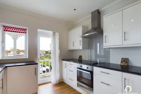 2 bedroom flat to rent, Westcliff Gardens, Kent CT9