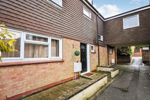 3 bedroom terraced house to rent, Kettlewell Court, Kent BR8