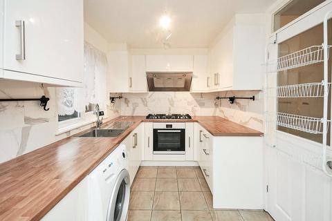 3 bedroom terraced house to rent, Kettlewell Court, Kent BR8