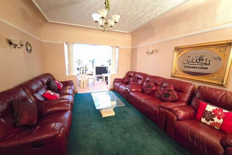 undefined, Spacious Extended 4-Bedroom Semi-Detached Home with Detached 1-Bedroom Bungalow on Easterly Road, Leeds, LS8