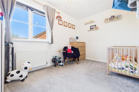 5 Cropper Close, Thatcham, RG19 4WE