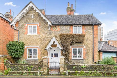 3 bedroom detached house for sale, Bury Fields, Surrey GU2