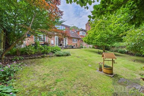 undefined, London Road, Hurst Green,