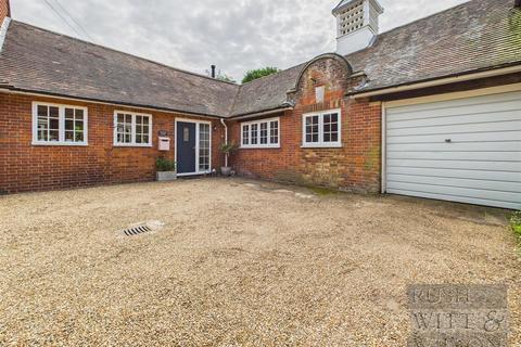 undefined, London Road, Hurst Green,