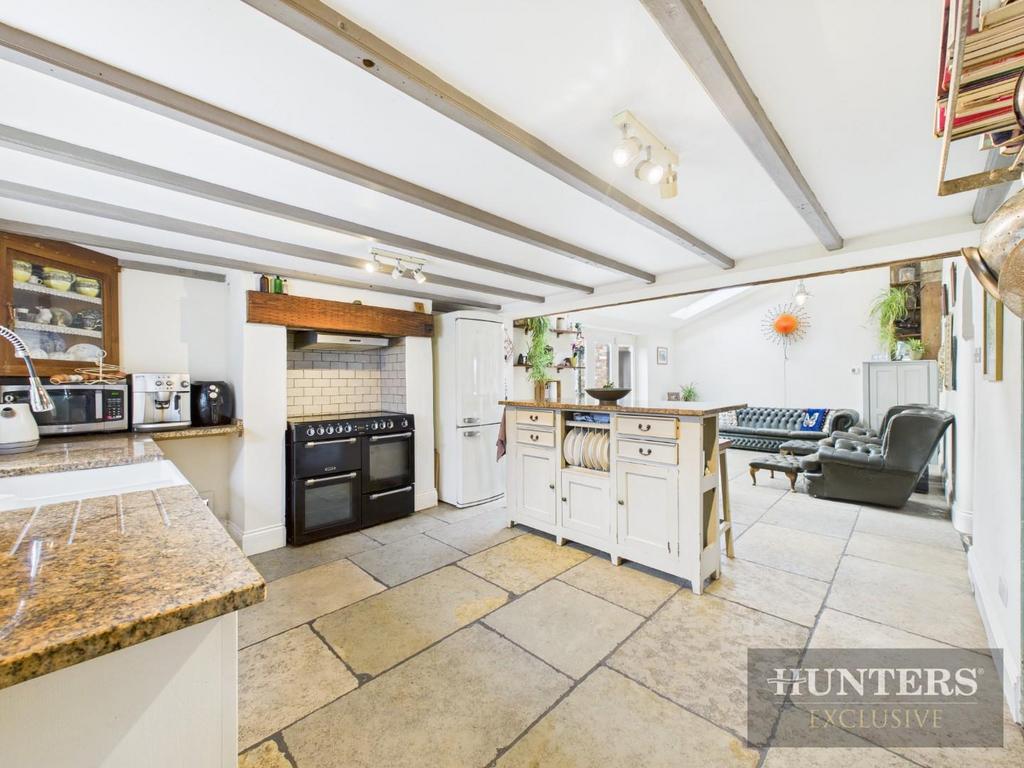 CAM03407 G0-PR0522-STILL028.jpg