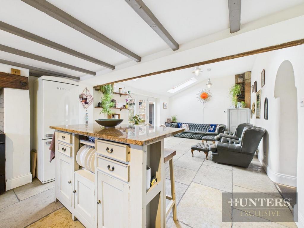 CAM03407 G0-PR0522-STILL032.jpg