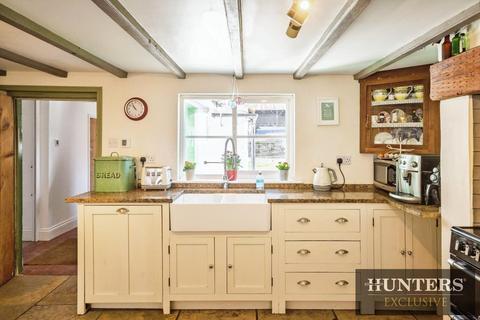 6 bedroom detached house for sale, Folkton, Scarborough