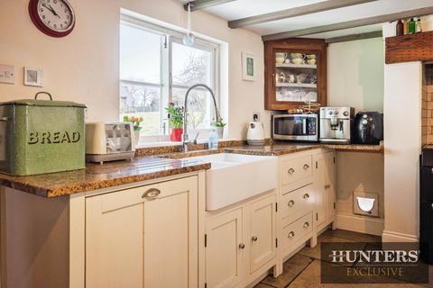6 bedroom detached house for sale, Folkton, Scarborough