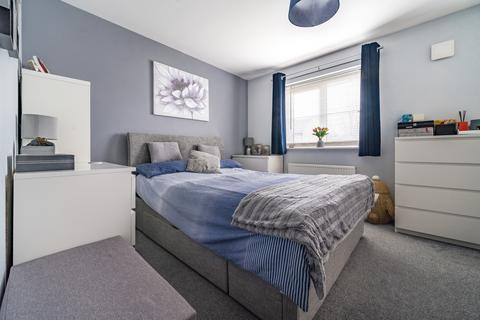 64 Cowleaze, Purton, Swindon, SN5 4FY