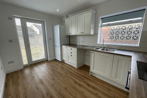 3 bedroom bungalow to rent, Ullswater Crescent, Swansea
