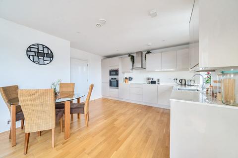 2 bedroom flat for sale, Sandringham Court, Woking, GU22