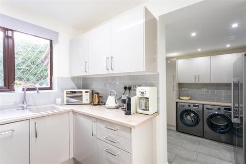 3 bedroom detached house for sale, Redcar Close, Gedling NG4