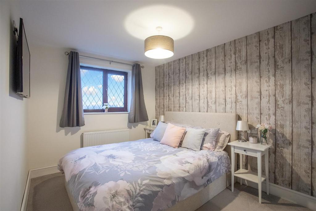 1 Redcar Close, Gedling, NG4 4 EW-0020-Bedroom 1.jp