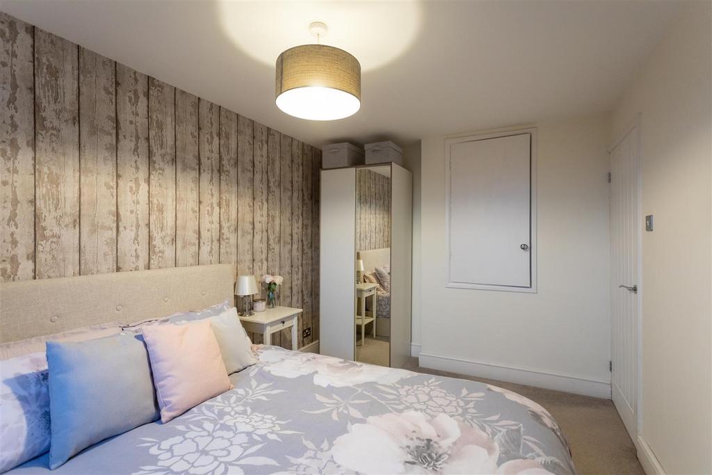 1 Redcar Close, Gedling, NG4 4 EW-0021-Bedroom 1.jp