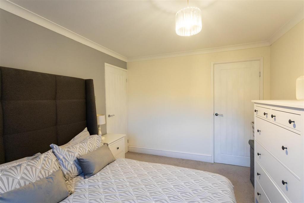 1 Redcar Close, Gedling, NG4 4 EW-0024-Bedroom 2.jp