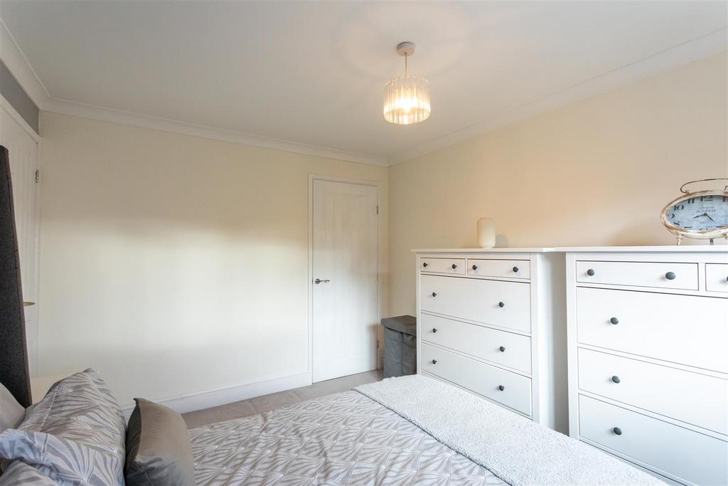 1 Redcar Close, Gedling, NG4 4 EW-0023-Bedroom 2.jp