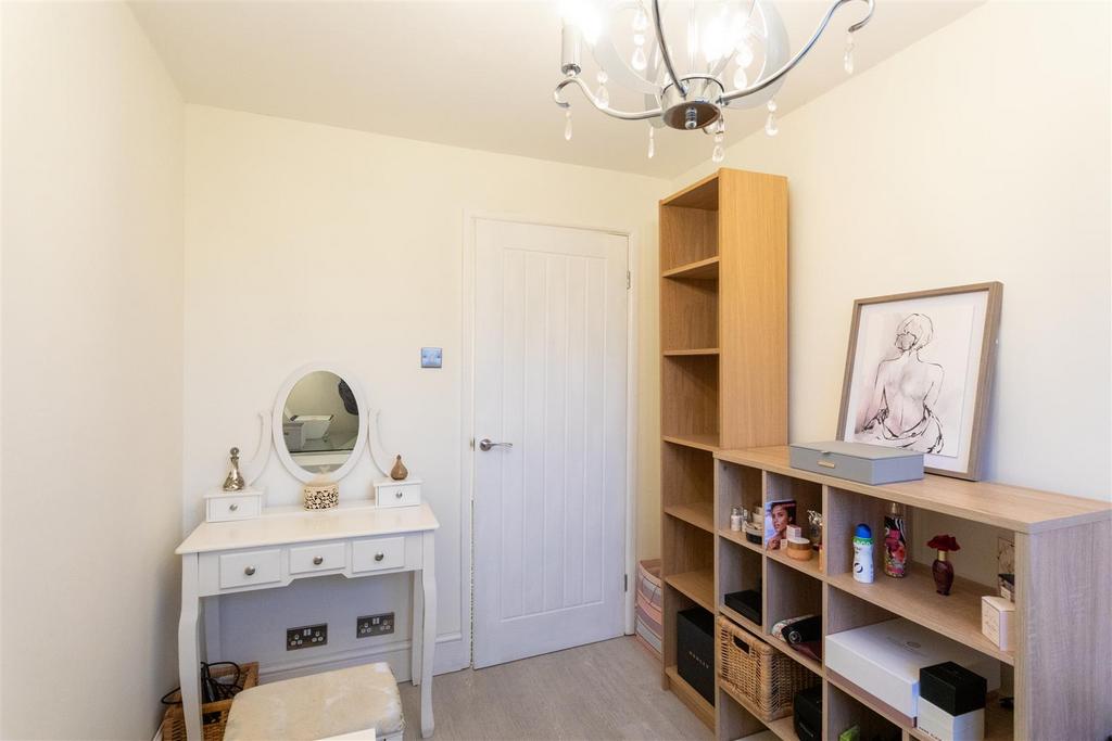 1 Redcar Close, Gedling, NG4 4 EW-0026--Bedroom 3.j