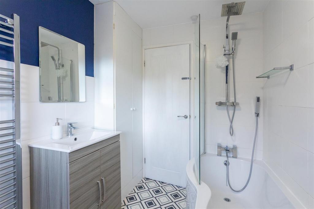 1 Redcar Close, Gedling, NG4 4 EW-0028-Bathroom.jpg