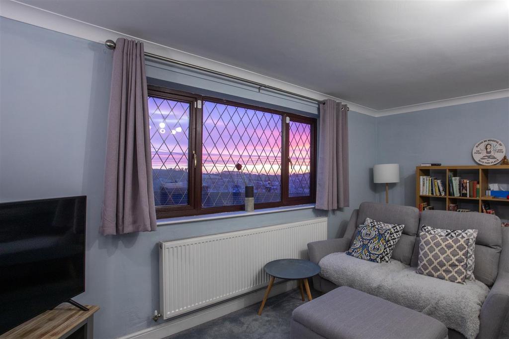 1 Redcar Close, Gedling, NG4 4 EW-0029-Sunrise Loun