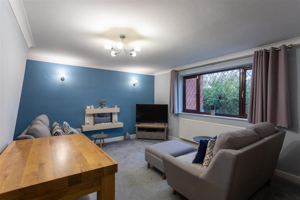 1 Redcar Close, Gedling, NG4 4 EW-0009-Lounge.jpg