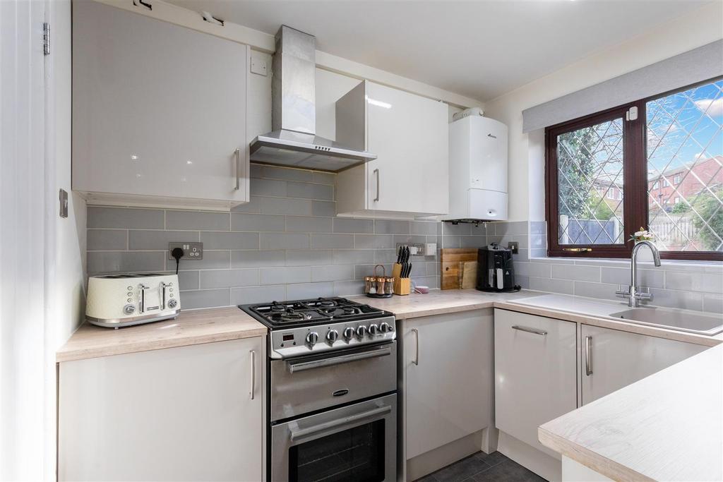 1 Redcar Close, Gedling, NG4 4 EW-0011-Kitchen.jpg