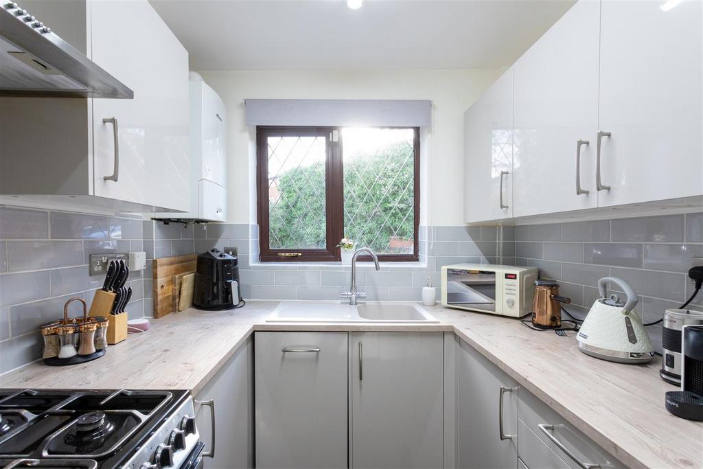 1 Redcar Close, Gedling, NG4 4 EW-0012-Kitchen.jpg