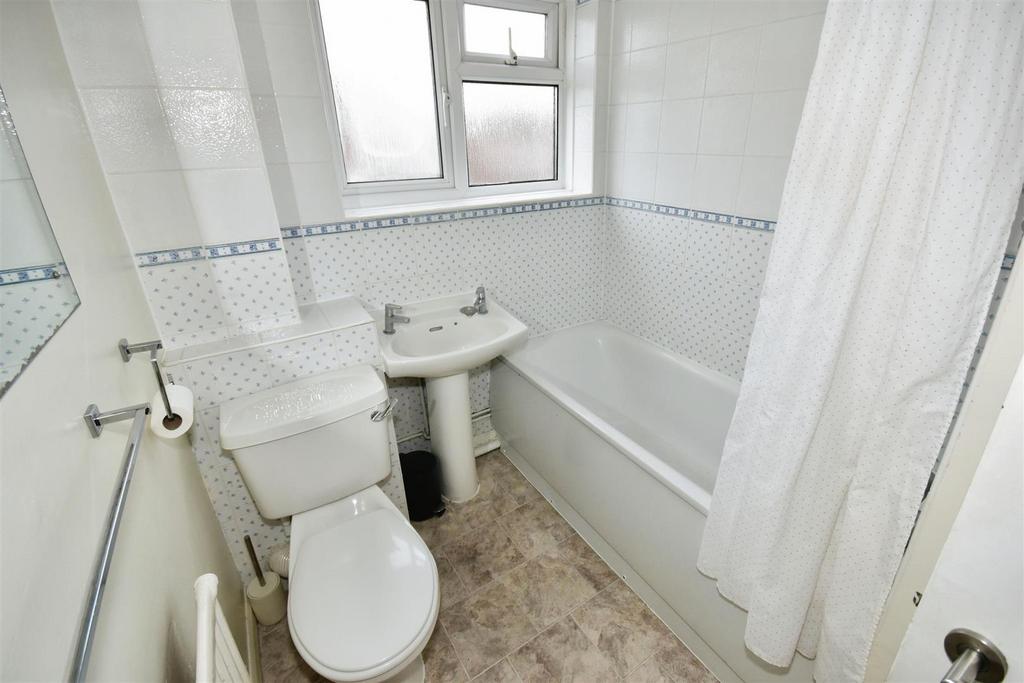 Apartment in Woodford Green - View 3