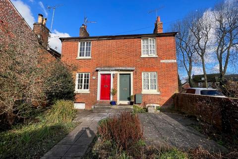 2 bedroom semi-detached house to rent, Palmerston Street, Hampshire SO51