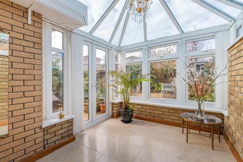 1 Hugon Close, Cardiff, CF23 9BY