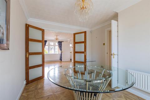 1 Hugon Close, Cardiff, CF23 9BY