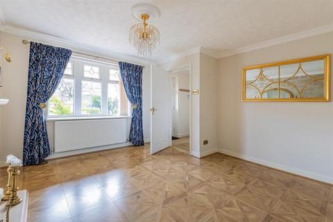 1 Hugon Close, Cardiff, CF23 9BY
