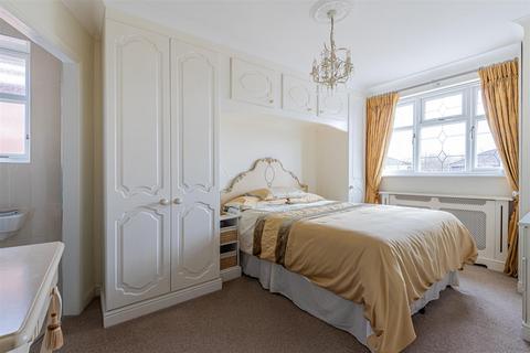 1 Hugon Close, Cardiff, CF23 9BY